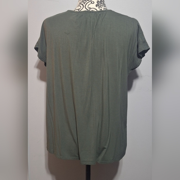 Med Cable & Gauge Olive V-Neck Blouse - Picture 5 of 5